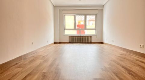 Foto 2 de Piso de alquiler en Llano, Gijón