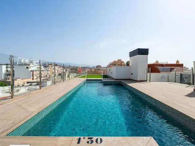 Piscina de Pis en venda en Almería amb Aire condicionat, Calefacció i Parquet