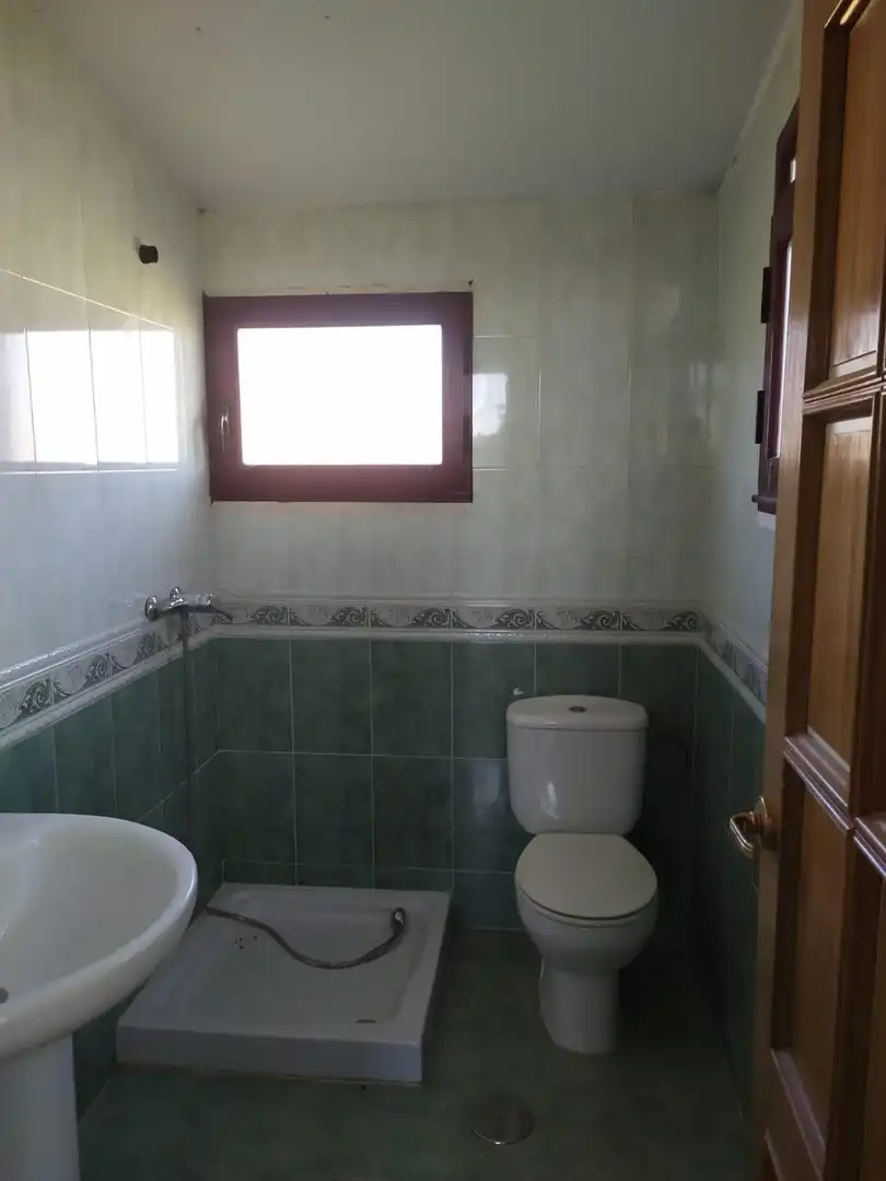 Baño de Casa o chalet en venta en Pozuelo del Páramo con Calefacción, Terraza y Amueblado
