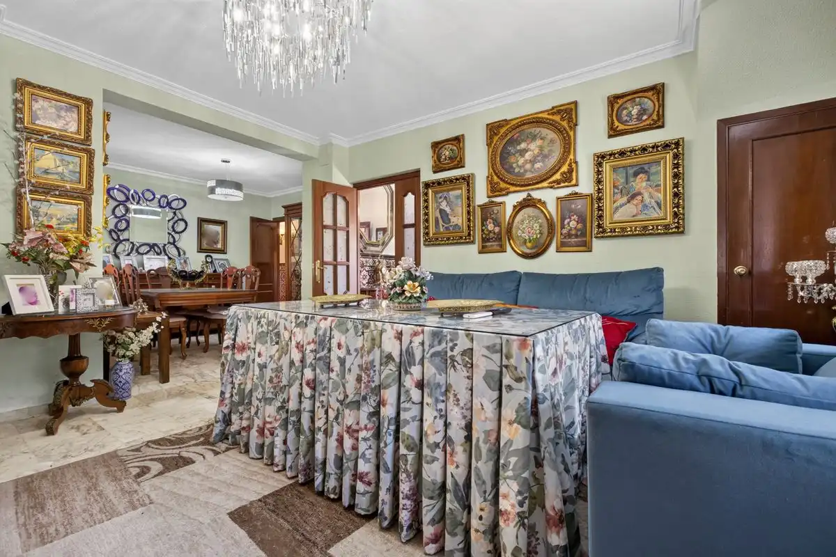 Esszimmer von Einfamilien-Reihenhaus zum Verkauf in Dos Hermanas mit Klimaanlage, Heizung und Terrasse