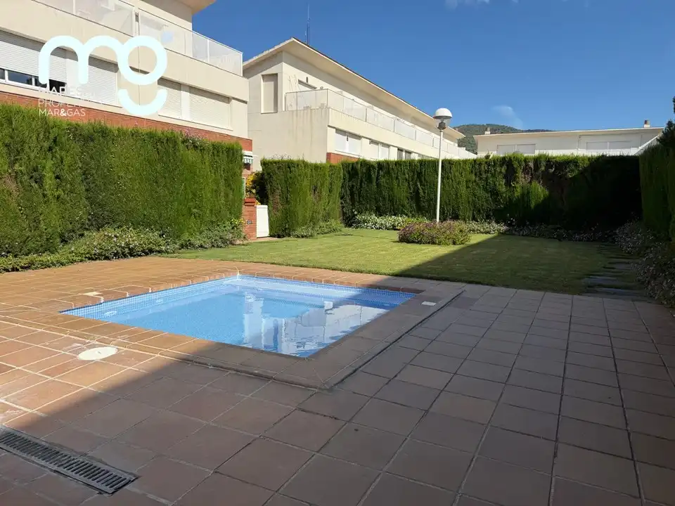 Piscina de Casa adosada en venta en Premià de Mar con Aire acondicionado, Calefacción y Jardín privado