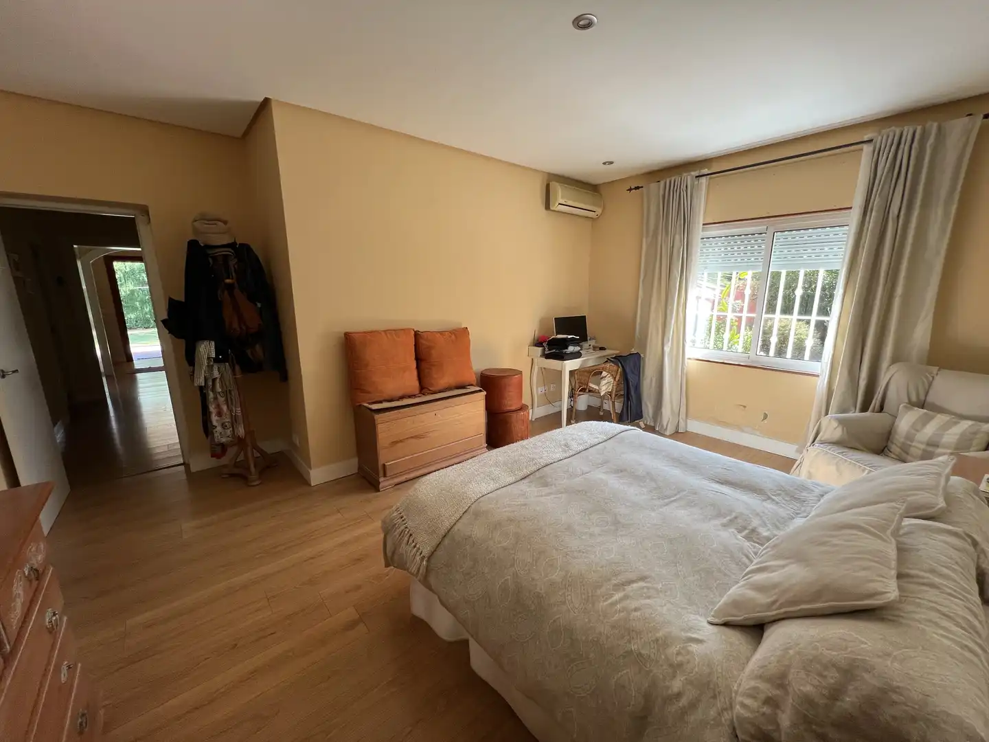Dormitori de Casa o xalet en venda en El Puerto de Santa María amb Aire condicionat, Jardí privat i Parquet