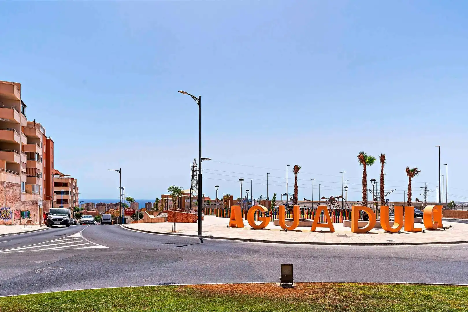 Vista exterior de Casa adosada en venda en Roquetas de Mar amb Terrassa