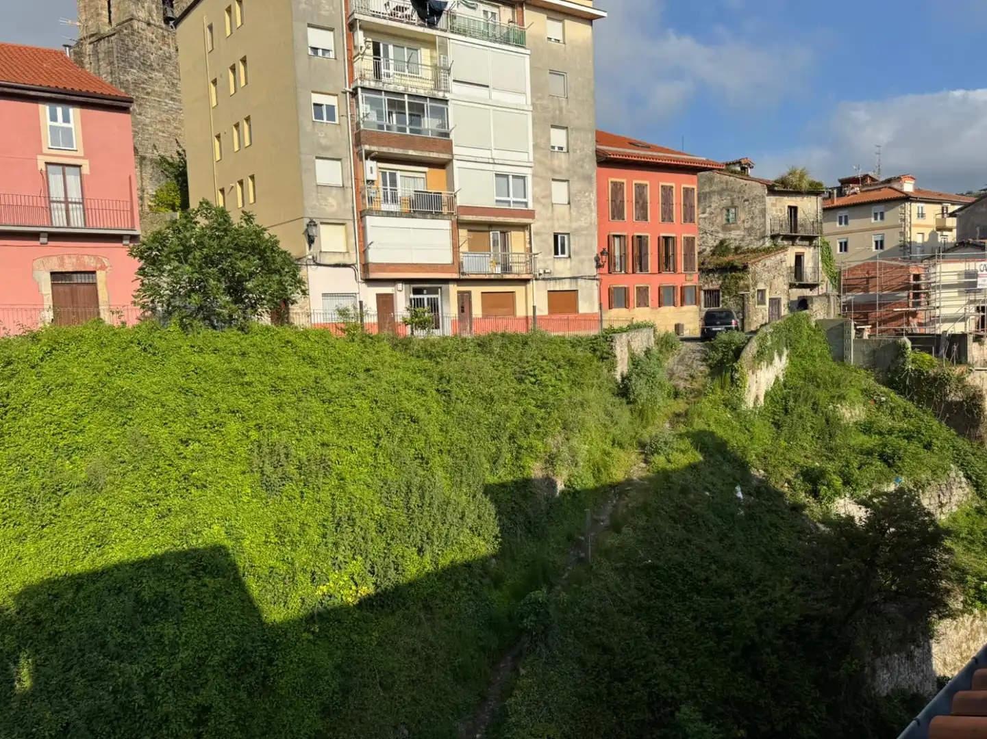 Vista exterior de Dúplex en venda en Laredo amb Calefacció i Balcó