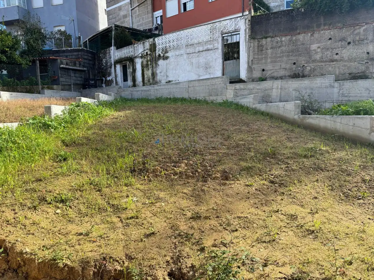 Casa adosada en venta en Vigo  con Calefacción, Jardín privado y Terraza