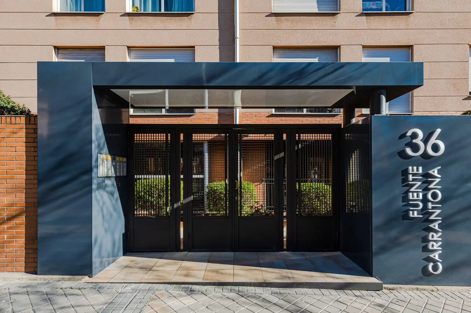 Vista exterior de Piso en venta en Madrid con Trastero