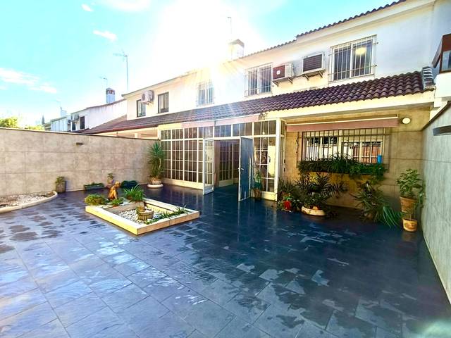 Casa adosada en Venta en N-430 en Ciudad Jardín