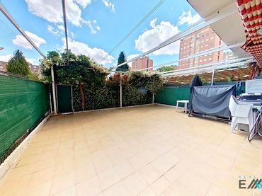 Rez-de-chaussée avec piscine à vendre à Parla Este