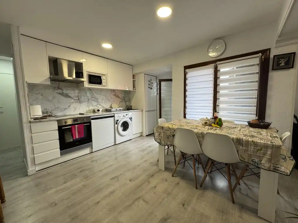 Flat with terrace for sale in Bergara, imagen 2
