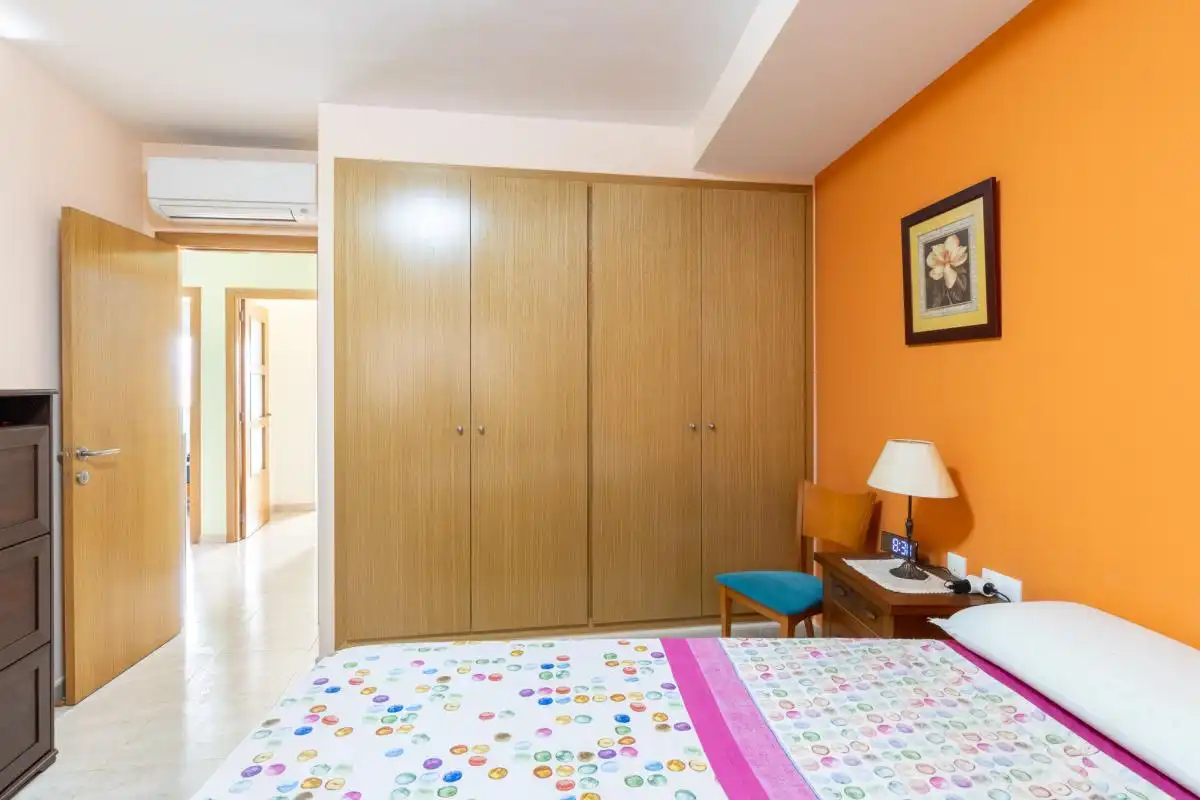 Schlafzimmer von Wohnung zum Verkauf in Montserrat mit Klimaanlage und Heizung
