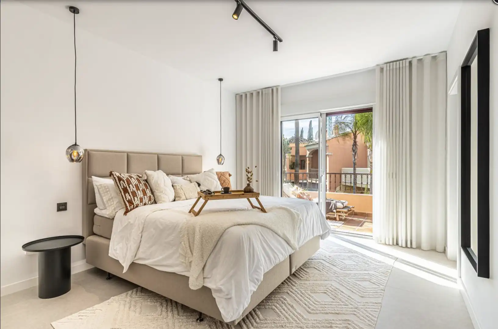 Dormitori de Casa adosada de lloguer en Marbella amb Aire condicionat, Terrassa i Moblat