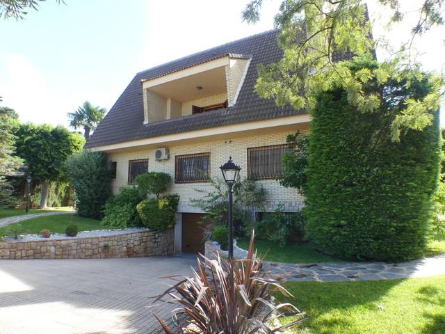Casa-chalet en Venta en Nueva Santa Barbara - Cruz de Gracia