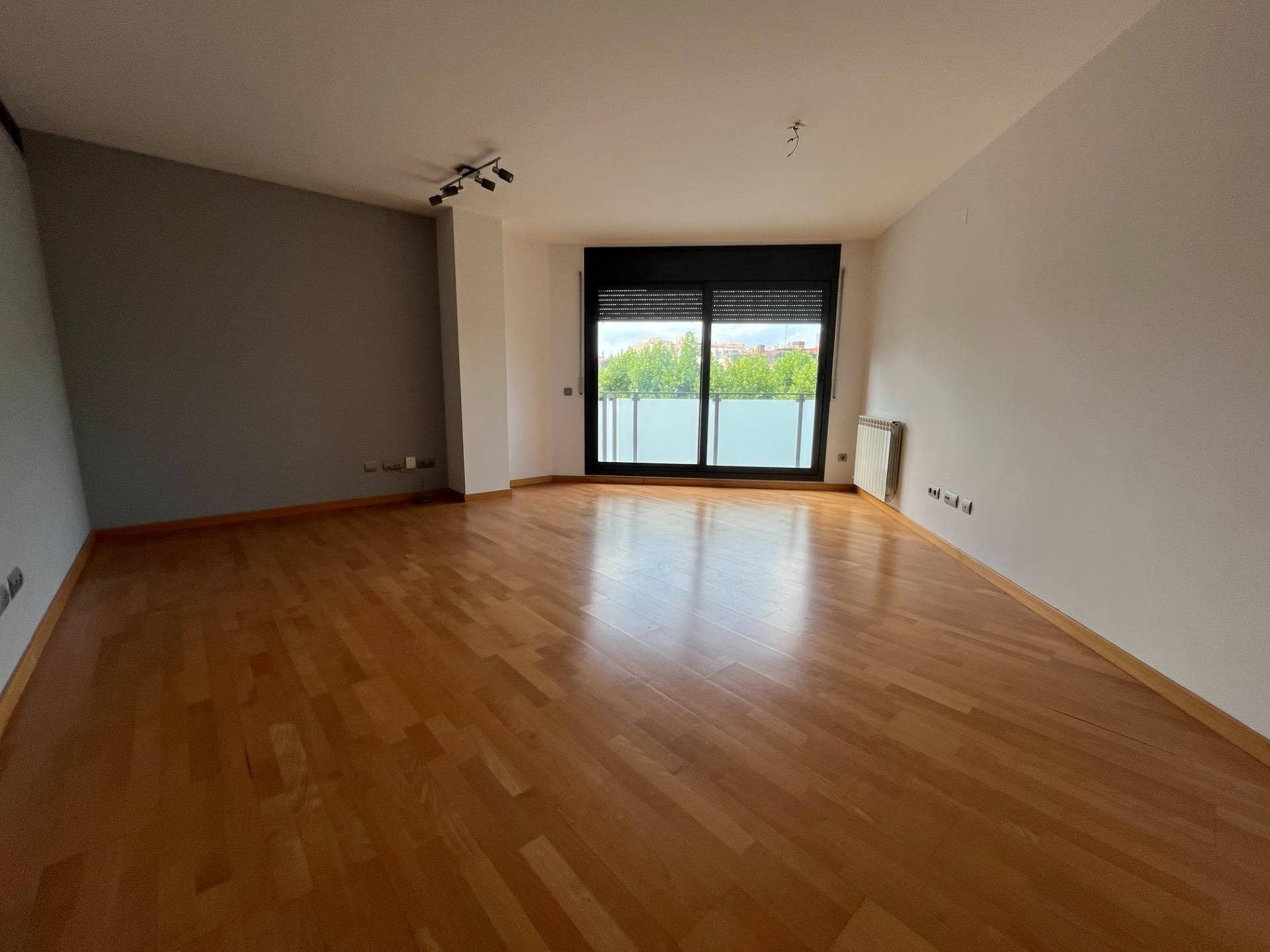 Living room of Flat for sale in Igualada  with Air Conditioner, Heating and Parquet flooring
