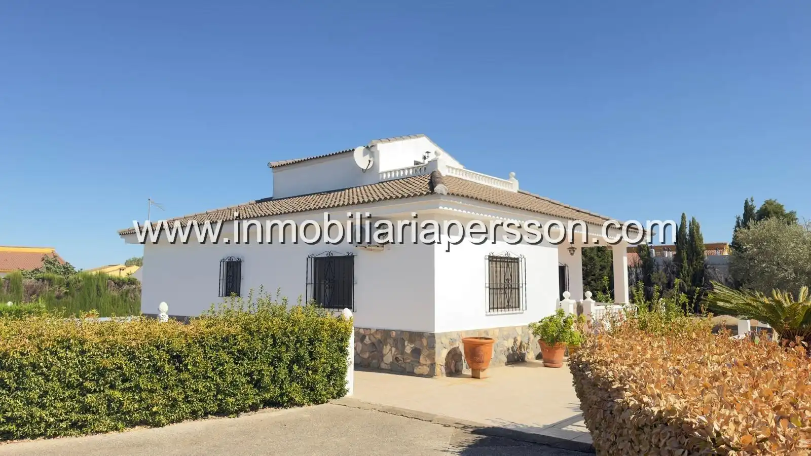 Chalet con piscina en venta en La Carlota, imagen 2