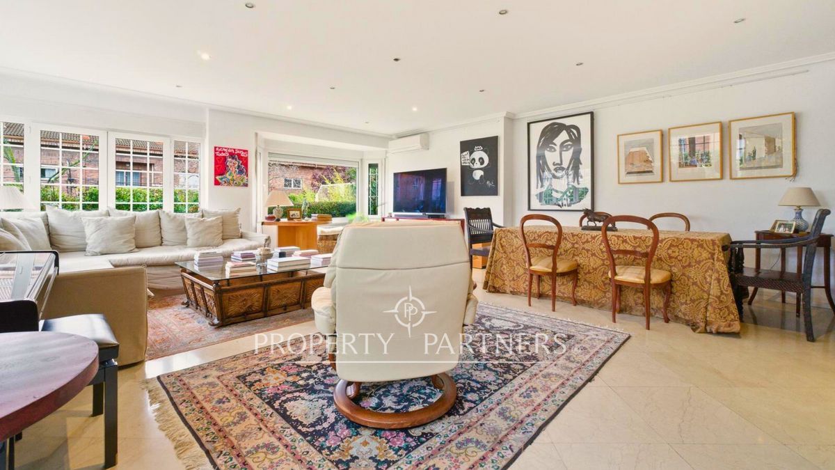 Sala de estar de Casa adosada en venta en  Madrid Capital con Aire acondicionado y Terraza