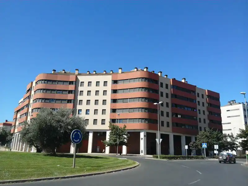 Office space with lift for sale in parque de los lirios