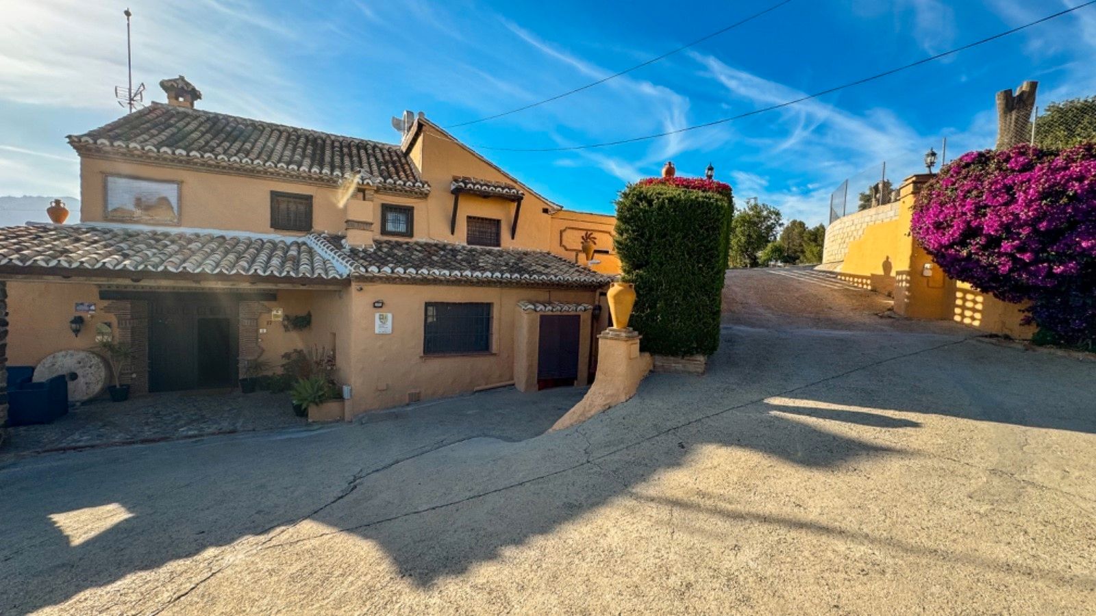 Vista exterior de Casa o xalet en venda en Cártama amb Aire condicionat, Jardí privat i Terrassa