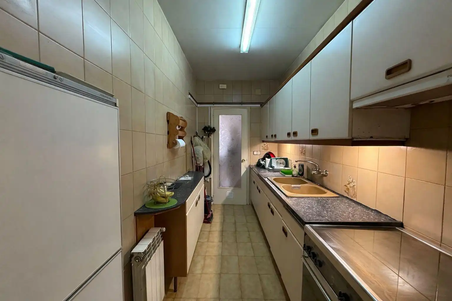 Küche von Einfamilien-Reihenhaus zum Verkauf in Sabadell mit Terrasse, Abstellraum und Ofen