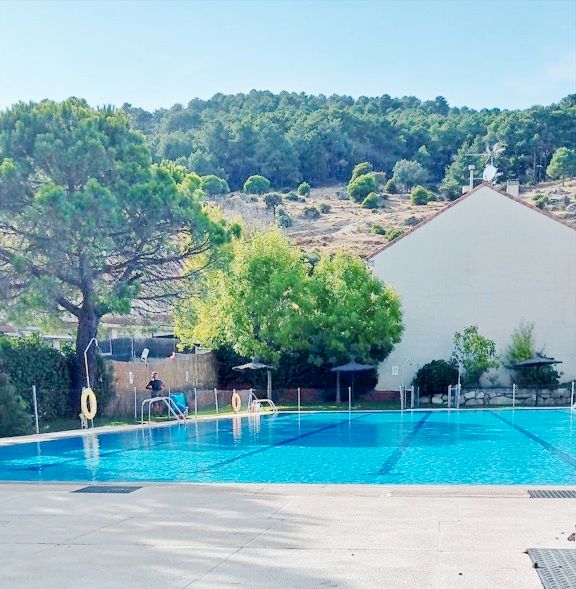 Swimming pool of Houses for sale in Moralzarzal  with Heating, Parquet flooring and Oven