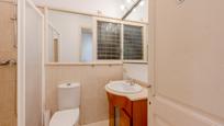 Bathroom of Flat for sale in  Barcelona Capital  with Air Conditioner, Parquet flooring and Oven