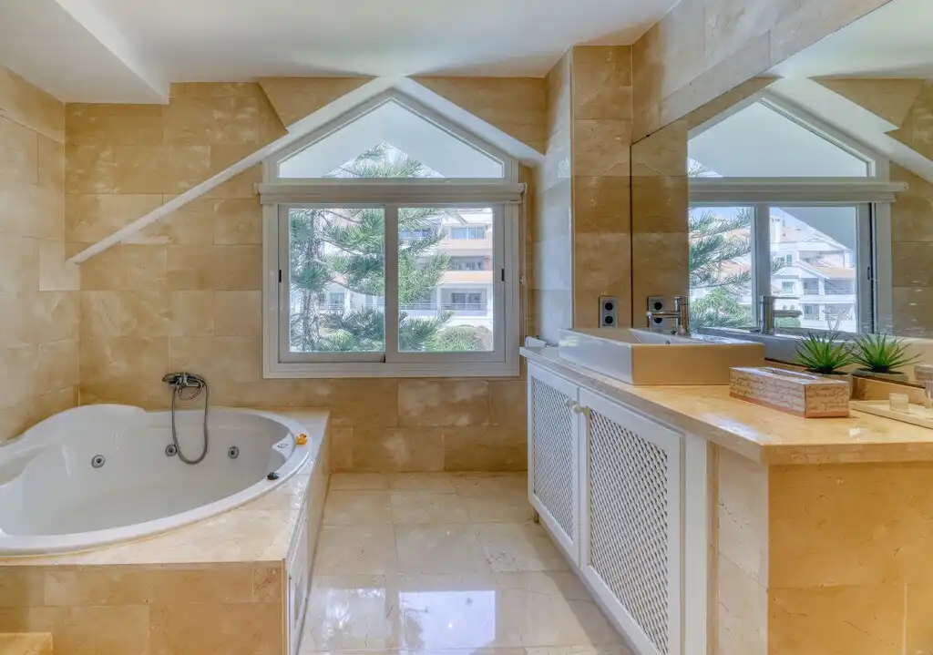 Baño de Dúplex en venta en Calvià con Terraza, Trastero y Piscina comunitaria