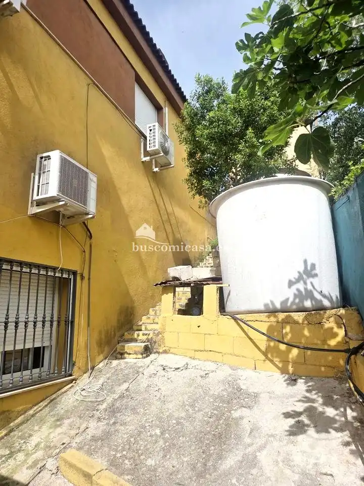 Vista exterior de Casa o xalet en venda en Jaén amb Aire condicionat, Calefacció i Jardí privat