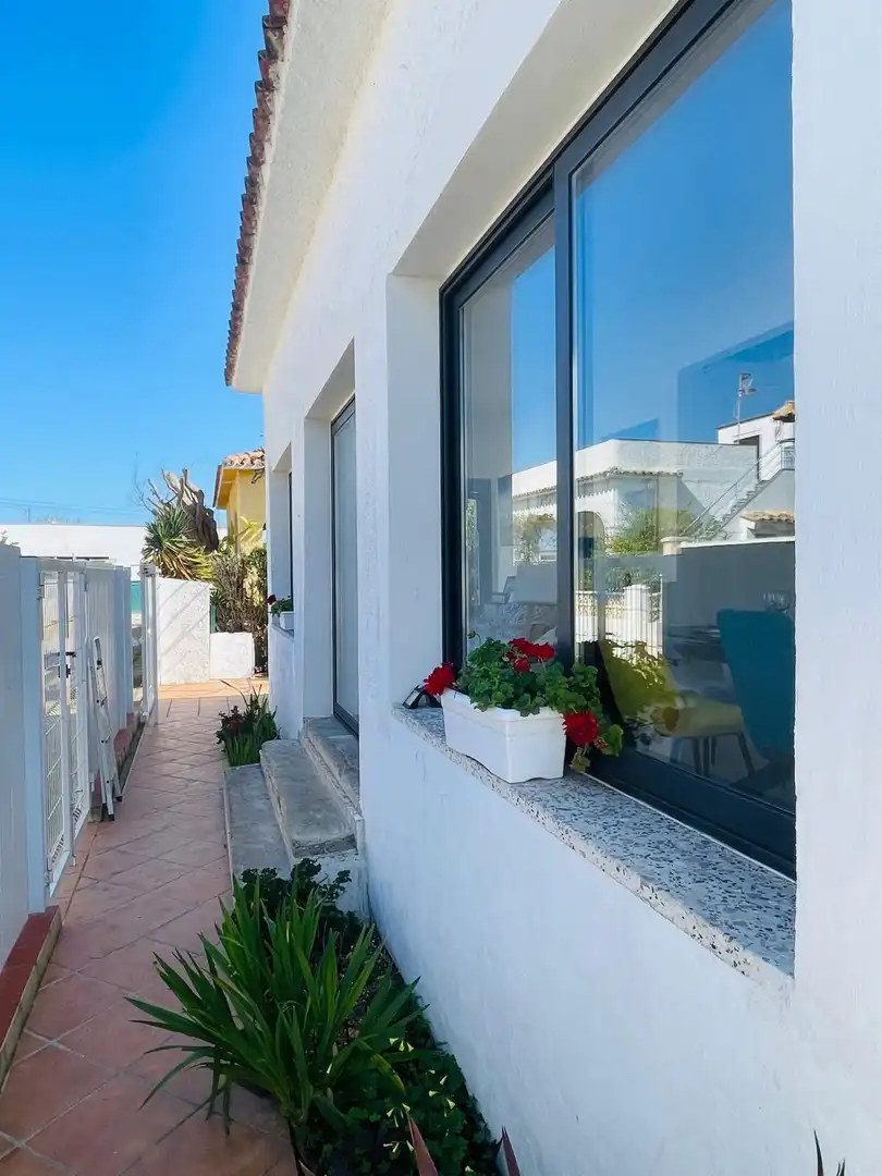 House with garden to rent in Oliva Playa, imagen 2