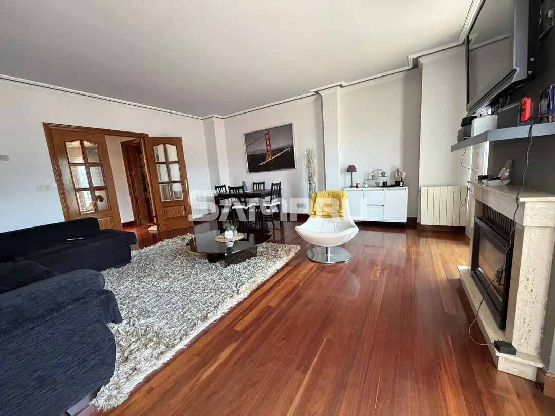 Wohnzimmer von Dachboden zum Verkauf in Arrasate / Mondragón mit Heizung und Balkon