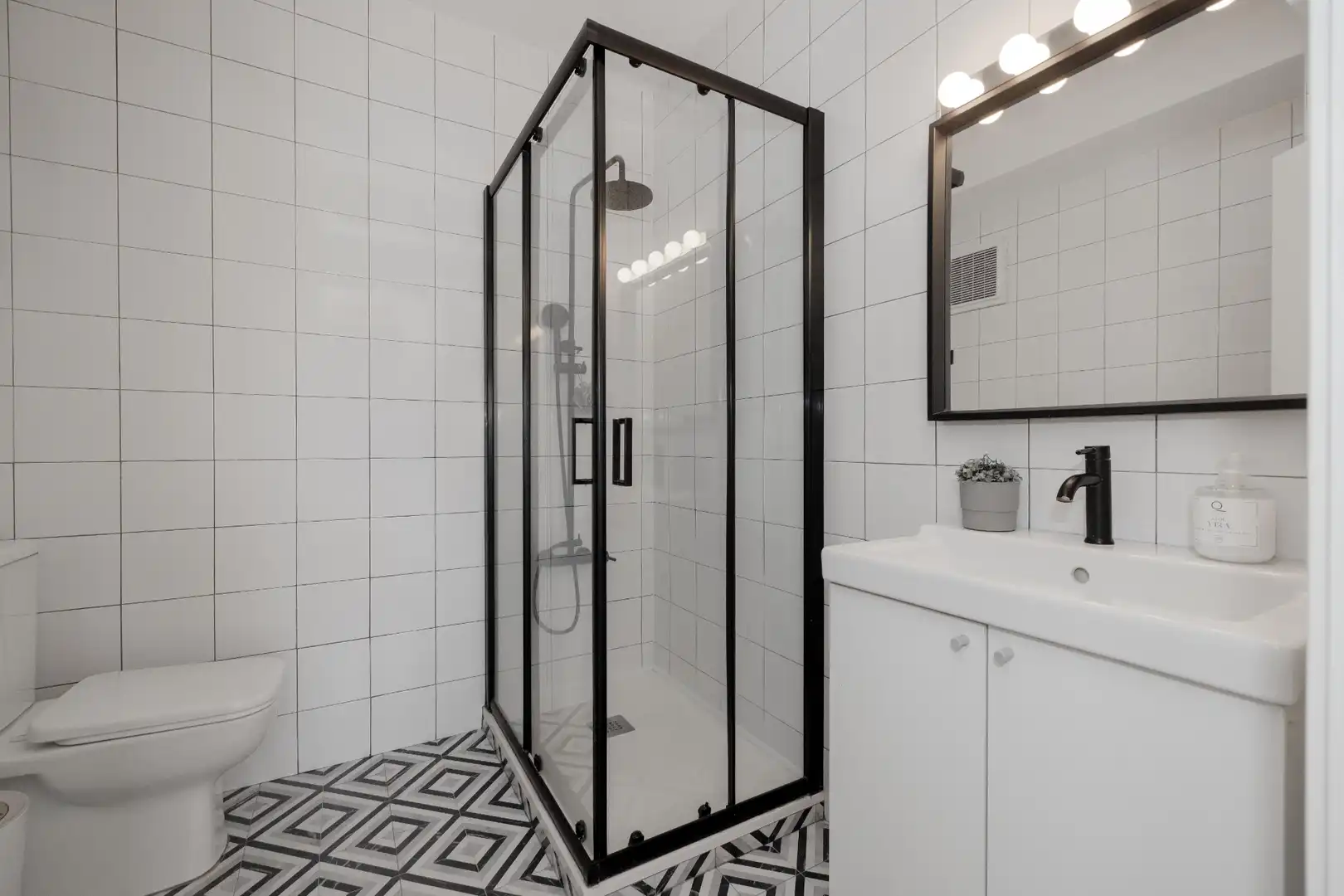 Bathroom of Flat for sale in Málaga  with Air Conditioner, Heating and Terrace