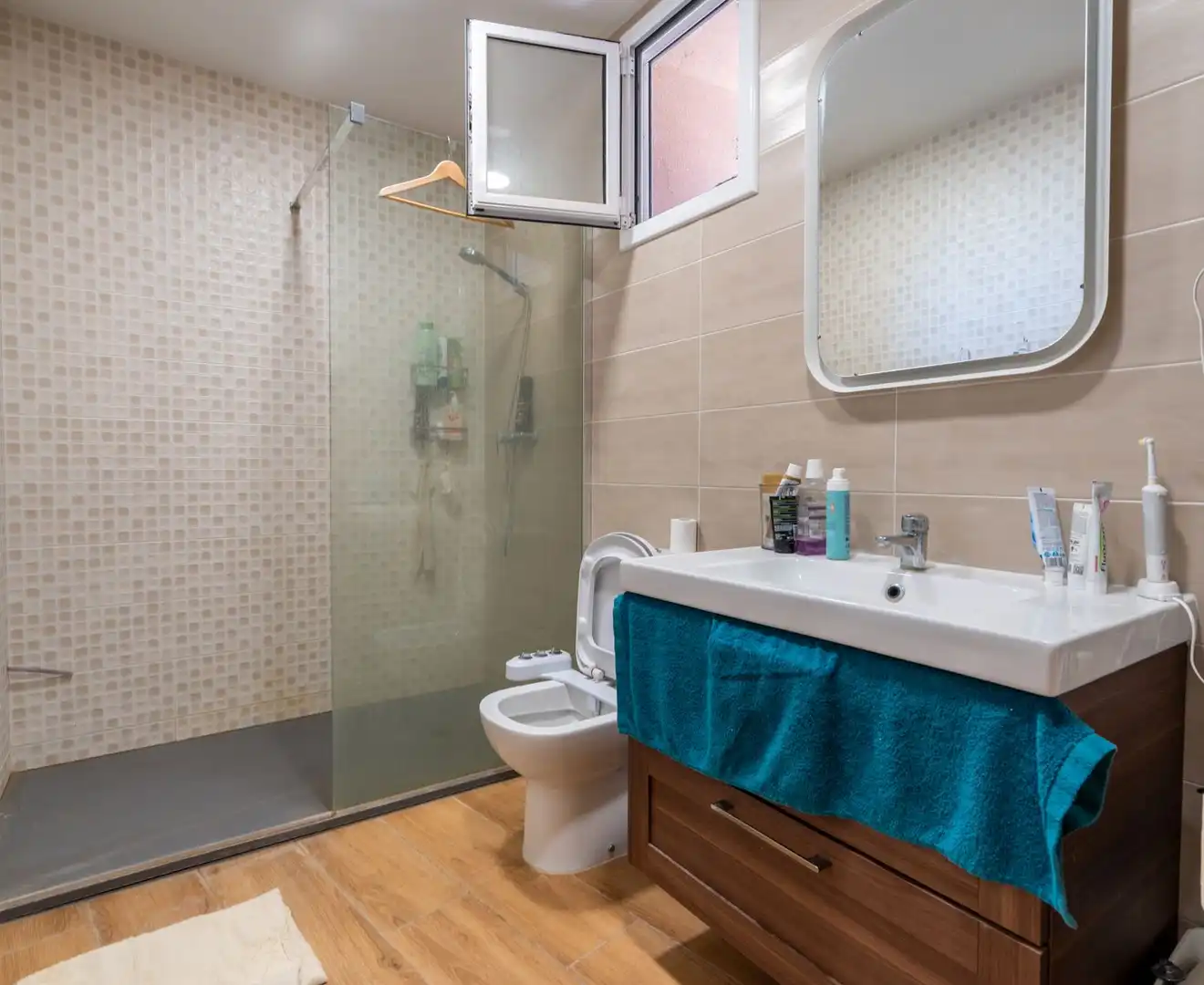 Badezimmer von Country house zum Verkauf in Tortosa mit Privatgarten, Terrasse und Abstellraum
