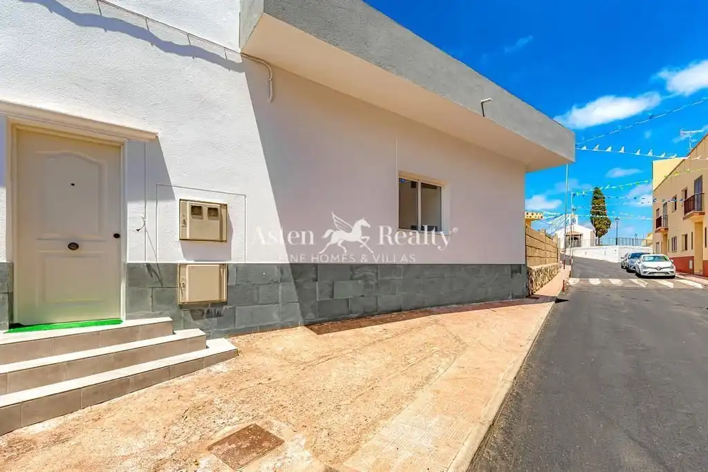 Vista exterior de Casa o xalet en venda en San Miguel de Abona amb Jardí privat i Terrassa