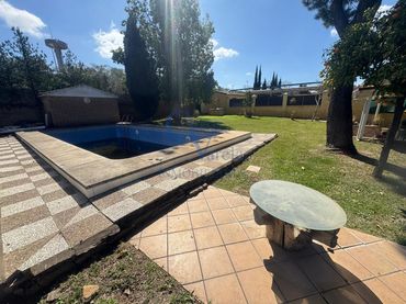 Xalet amb piscina en venda a Calle del Cerro Gordo 37