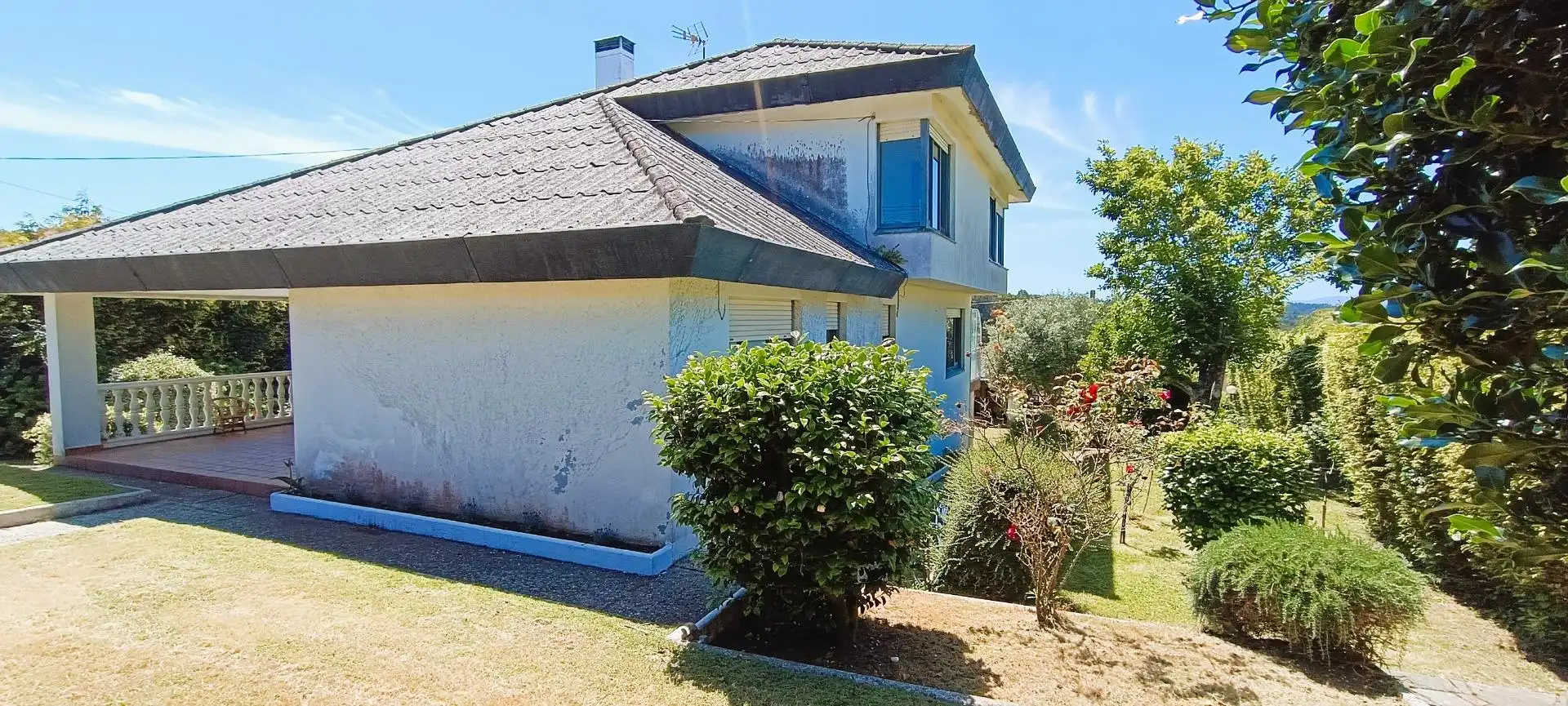 Vista exterior de Casa o xalet en venda en Oleiros amb Calefacció, Terrassa i Balcó