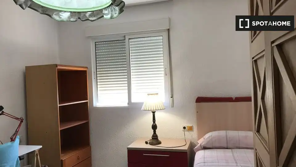 Habitación de Piso para compartir en Murcia con Aire acondicionado, Terraza y Amueblado