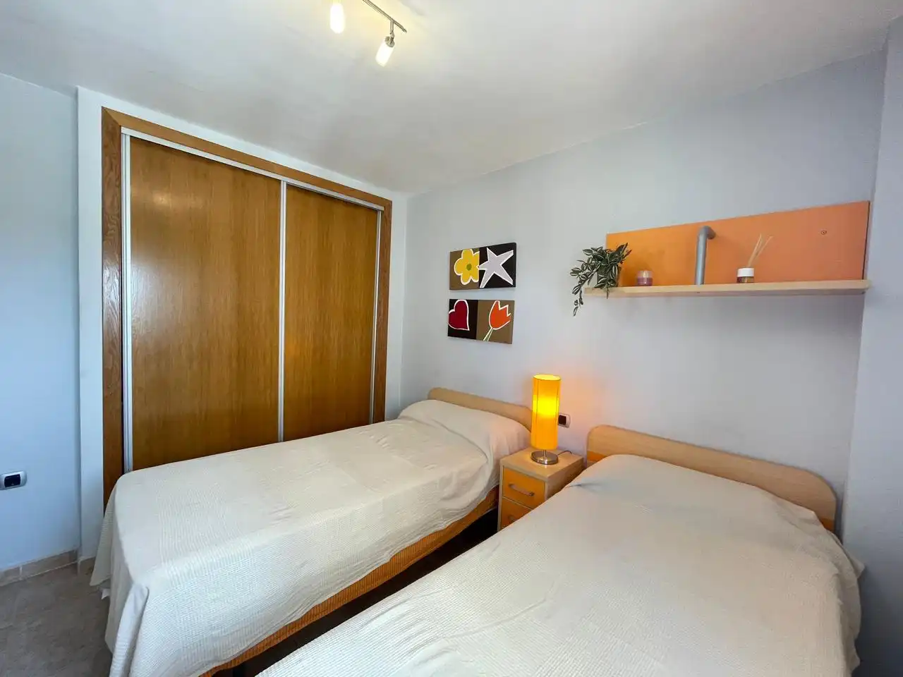 Dormitori de Apartament en venda en La Manga del Mar Menor amb Aire condicionat, Terrassa i Piscina