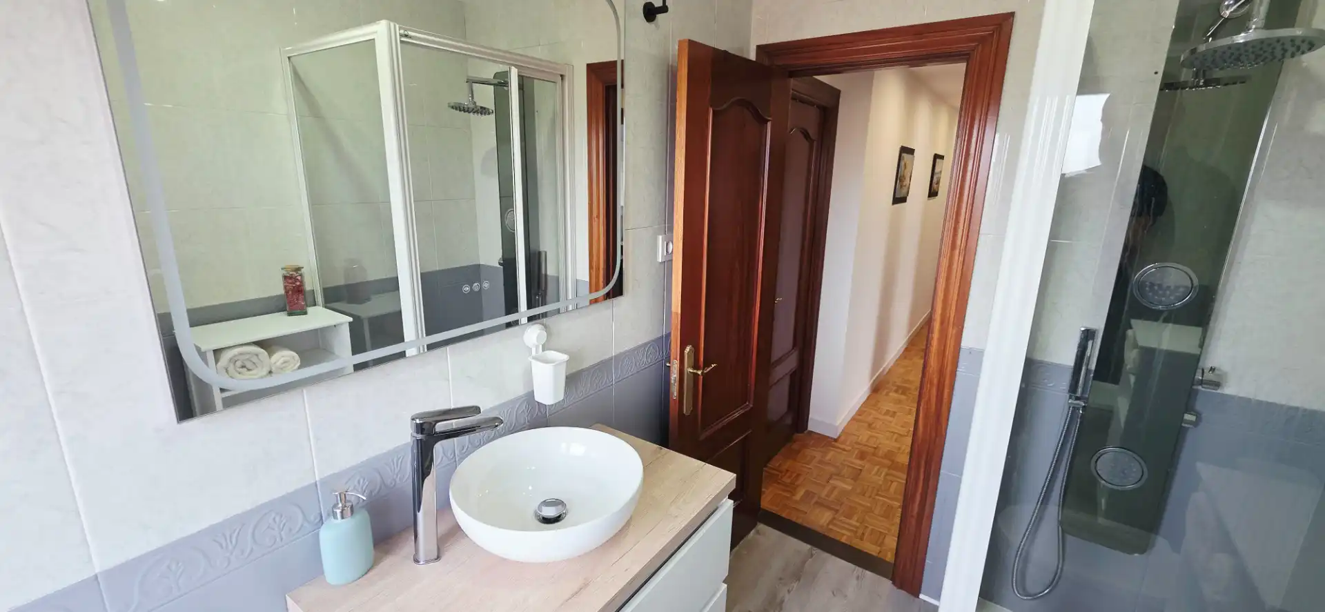 Bathroom of Flat for rent in Gijón   with Heating, Parquet flooring and Furnished