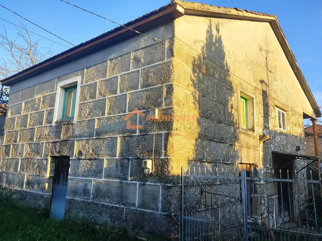 House with terrace for sale in Amoeiro