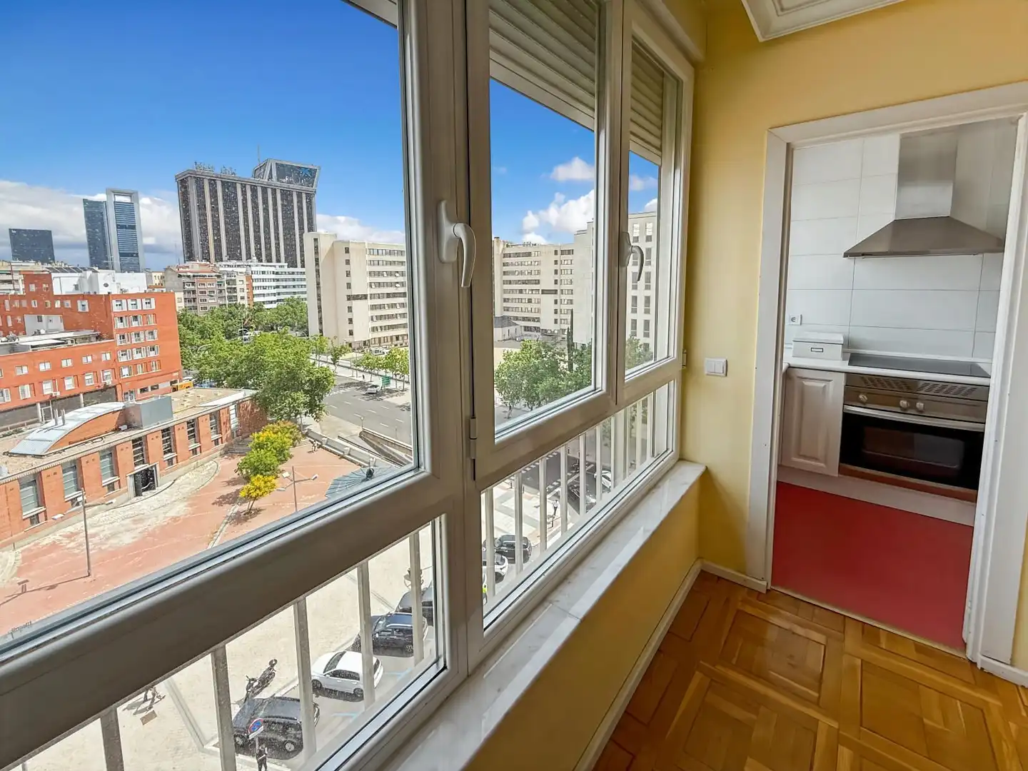 Vista exterior de Piso de alquiler en Madrid con Calefacción y Parquet