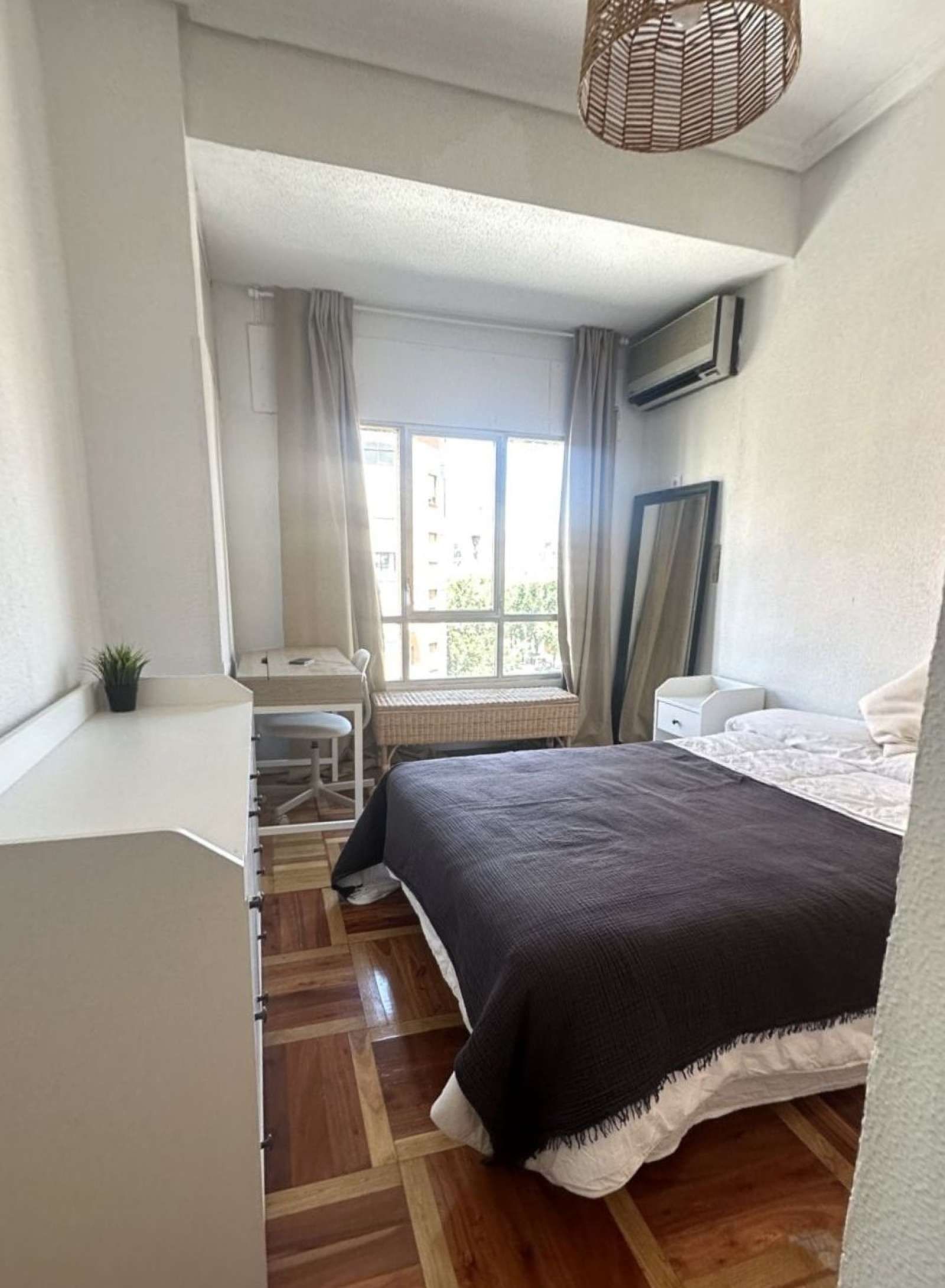 Bedroom of Flat to share in  Madrid Capital  with Air Conditioner, Heating and Terrace