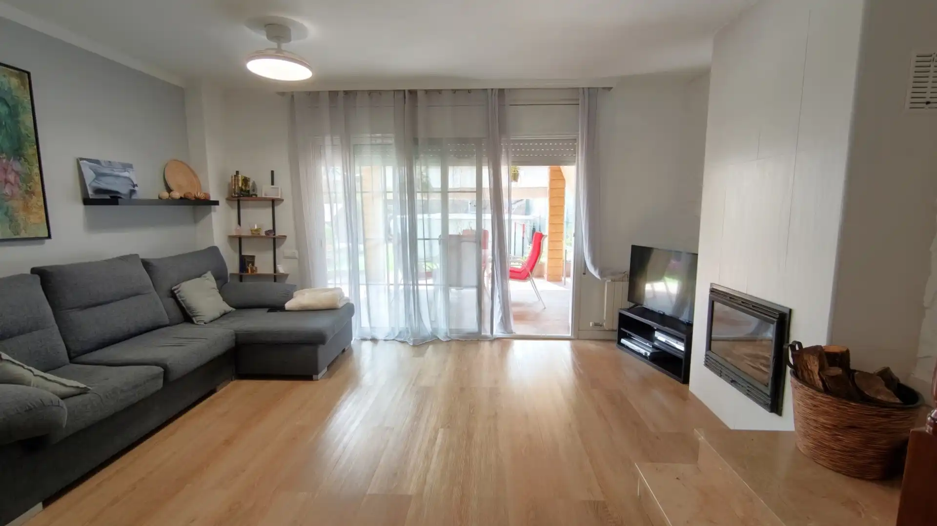 Sala de estar de Casa adosada en venta en Sant Salvador de Guardiola con Calefacción, Jardín privado y Parquet