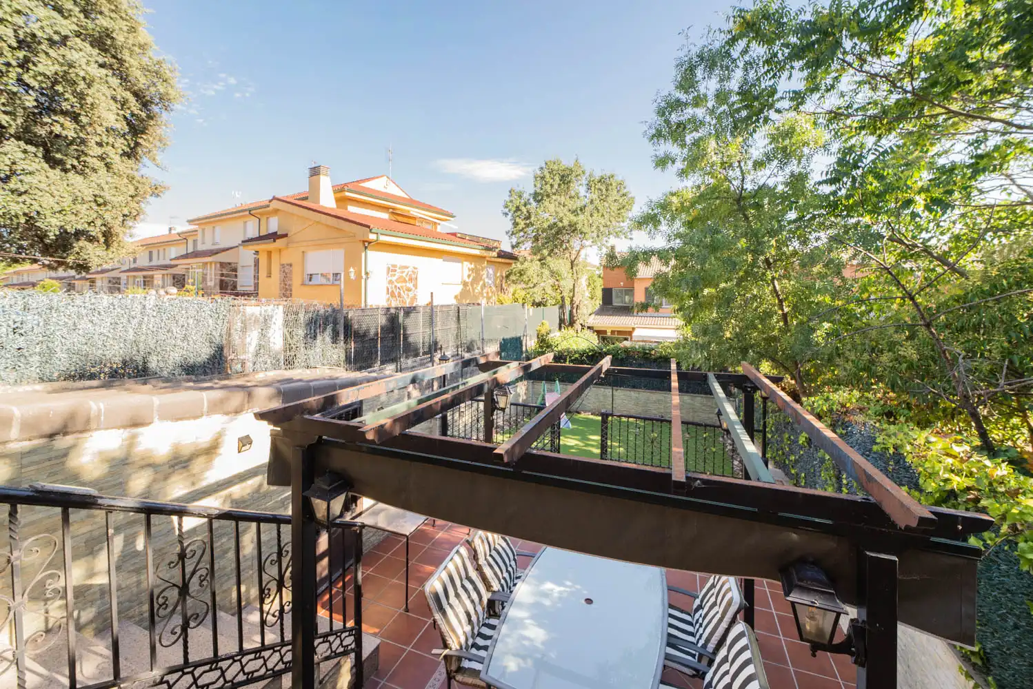 Terrasse von Einfamilien-Reihenhaus zum Verkauf in Alpedrete mit Heizung, Terrasse und Gemeinschaftspool