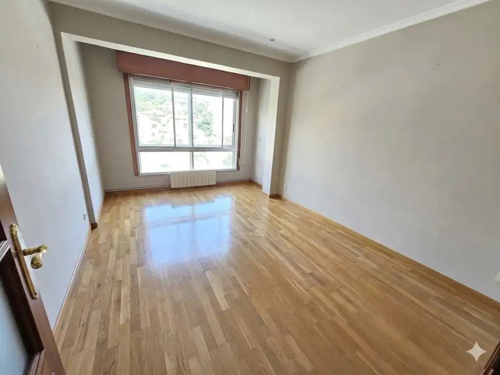 Habitación de Piso de alquiler en Vigo  con Calefacción