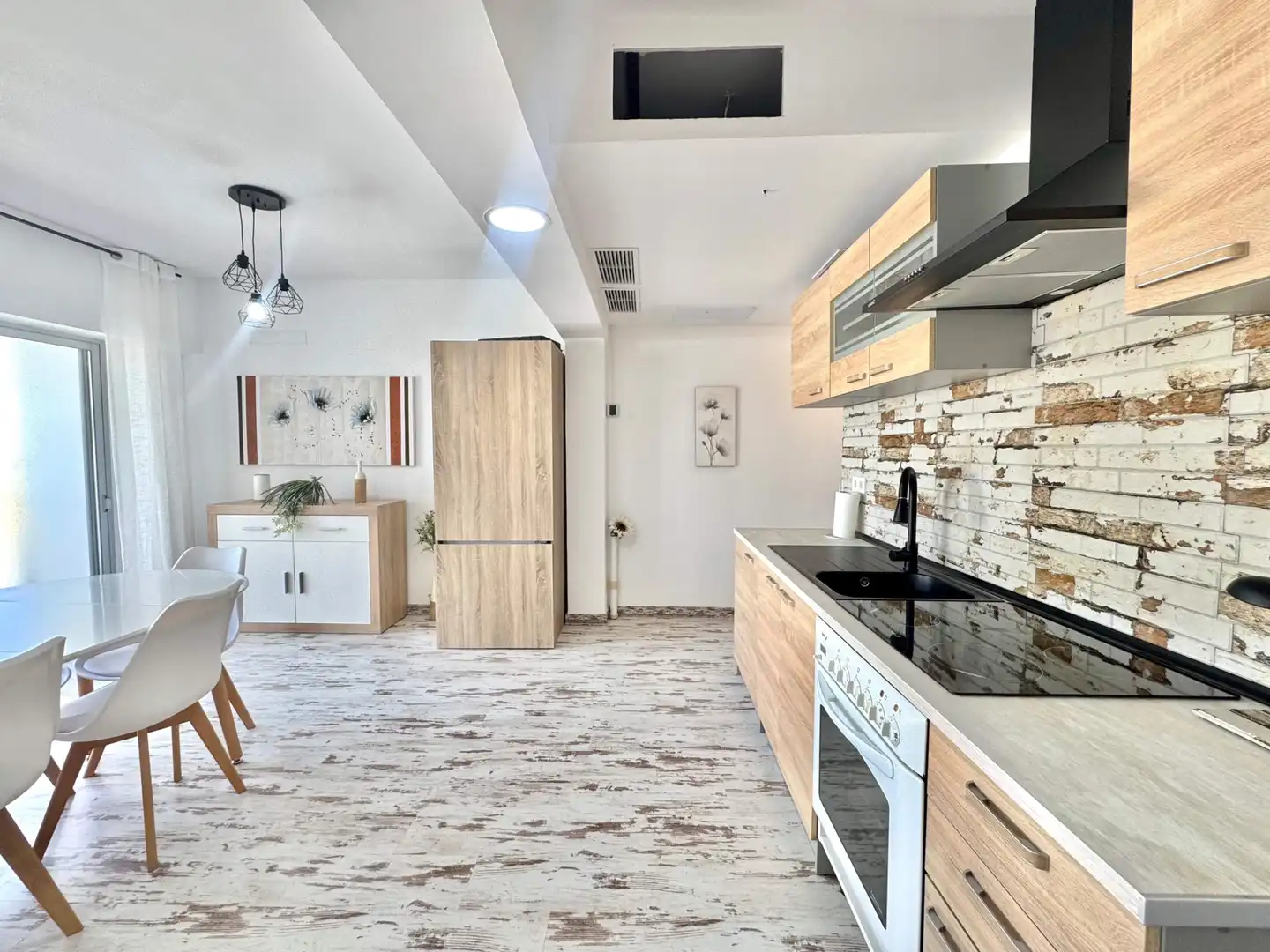 Küche von Wohnung zum Verkauf in Gandia mit Klimaanlage, Abstellraum und Balkon