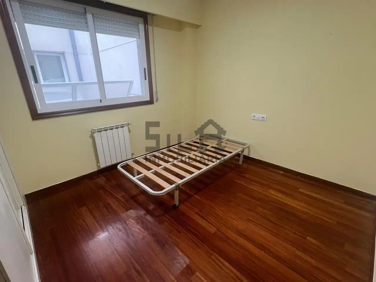 Bedroom of Flat for rent in Ourense Capital   with Heating, Parquet flooring and Furnished