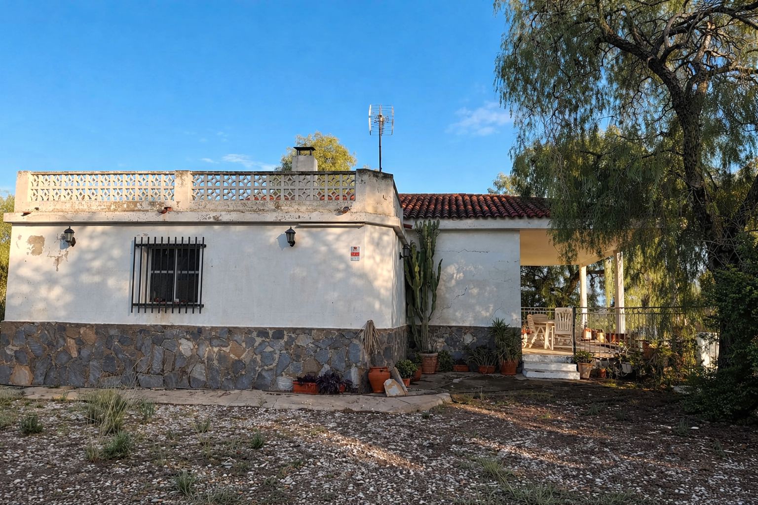Vista exterior de Casa o xalet en venda en Elche / Elx amb Jardí privat, Traster i Piscina