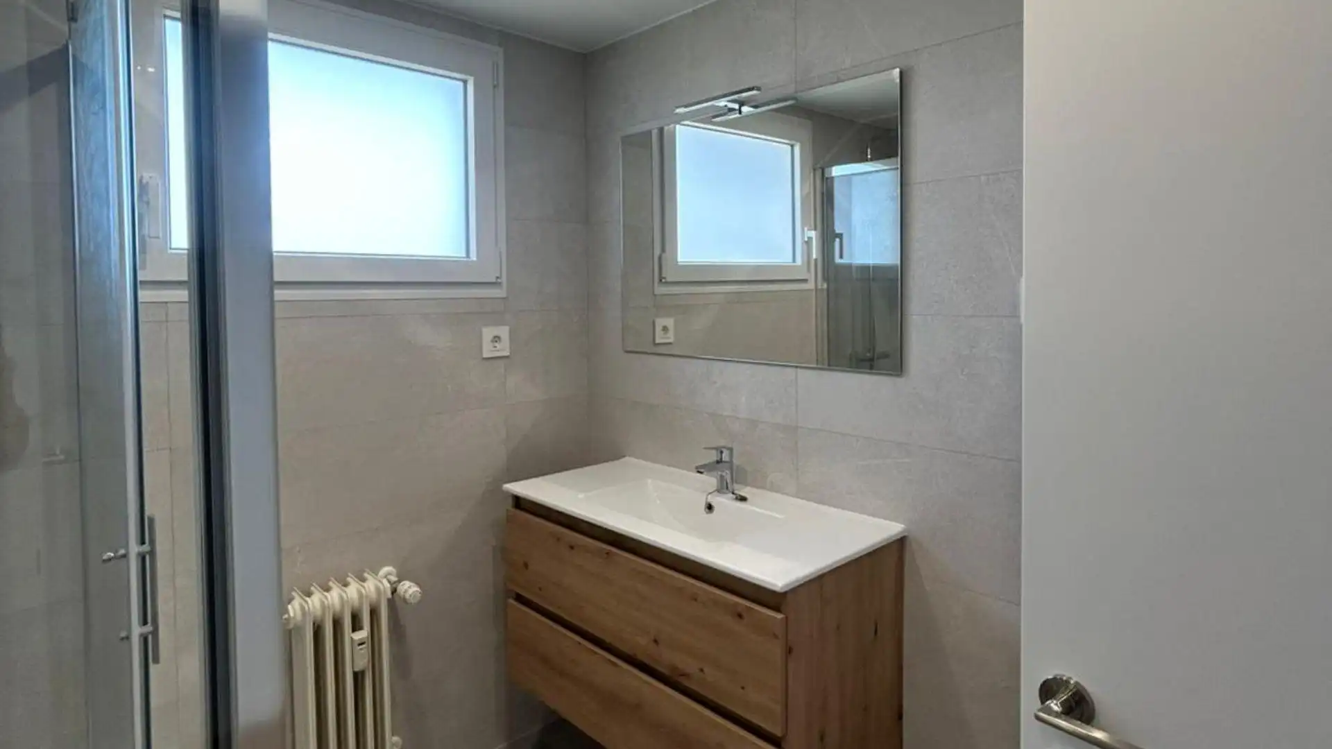 Badezimmer von Wohnung zur Miete in Madrid mit Heizung, Privatgarten und Terrasse