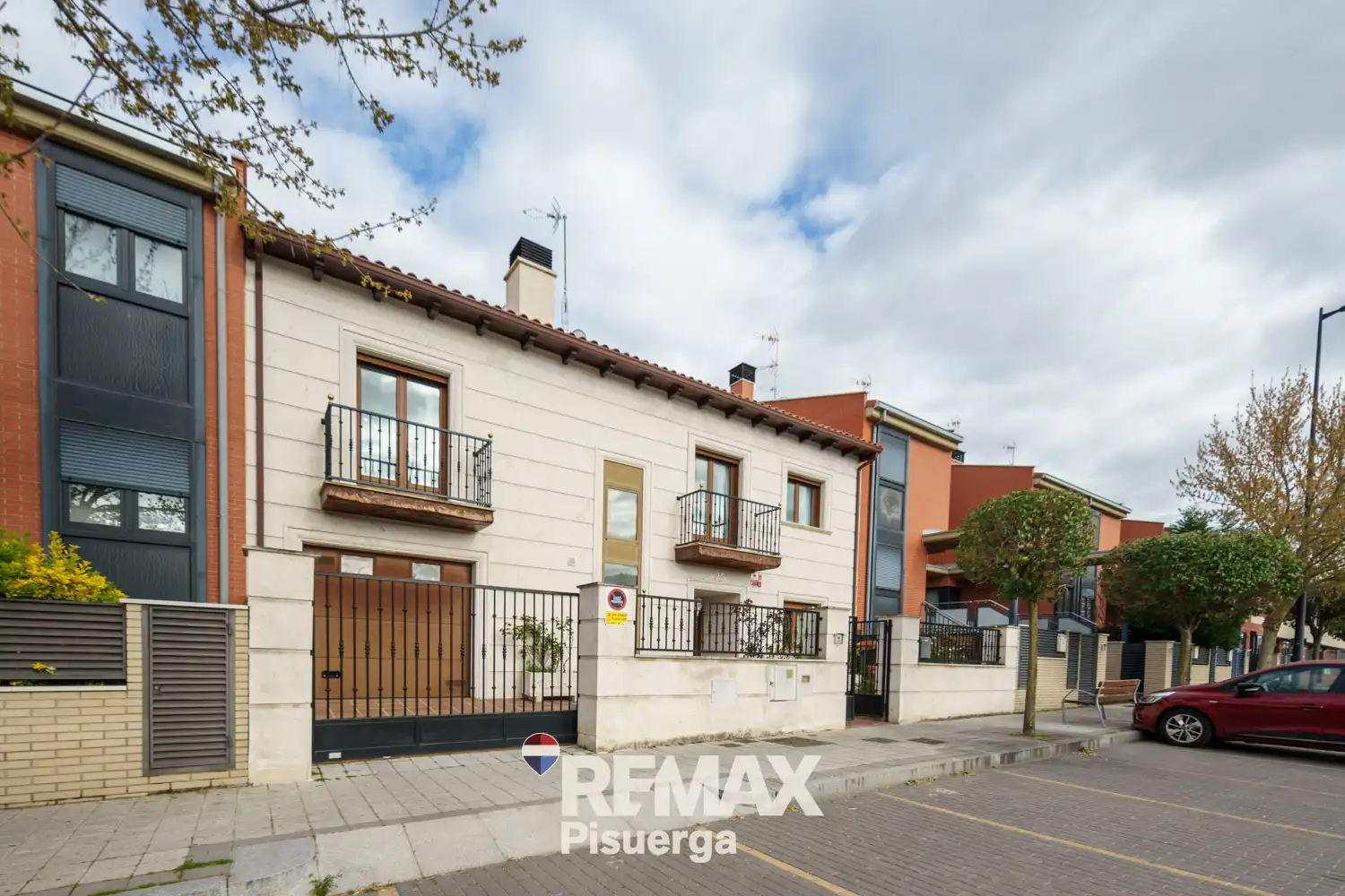 Vista exterior de Casa o chalet en venta en Laguna de Duero con Aire acondicionado, Calefacción y Jardín privado