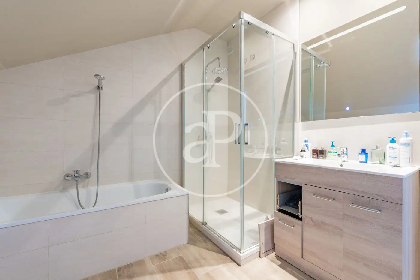 Baño de Casa o chalet de alquiler en Pozuelo de Alarcón con Aire acondicionado, Calefacción y Jardín privado