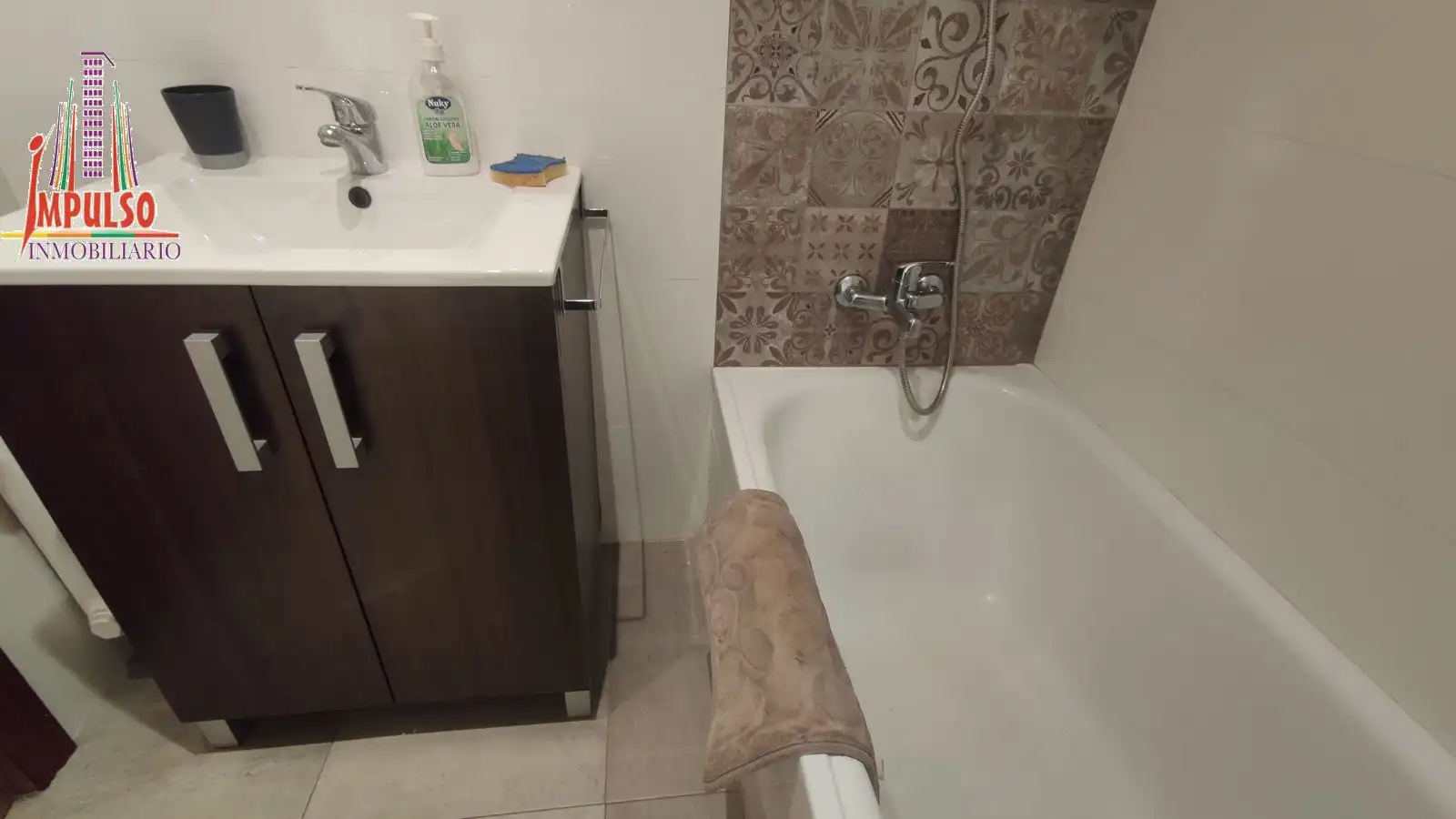 Bathroom of Flat for sale in Albacete