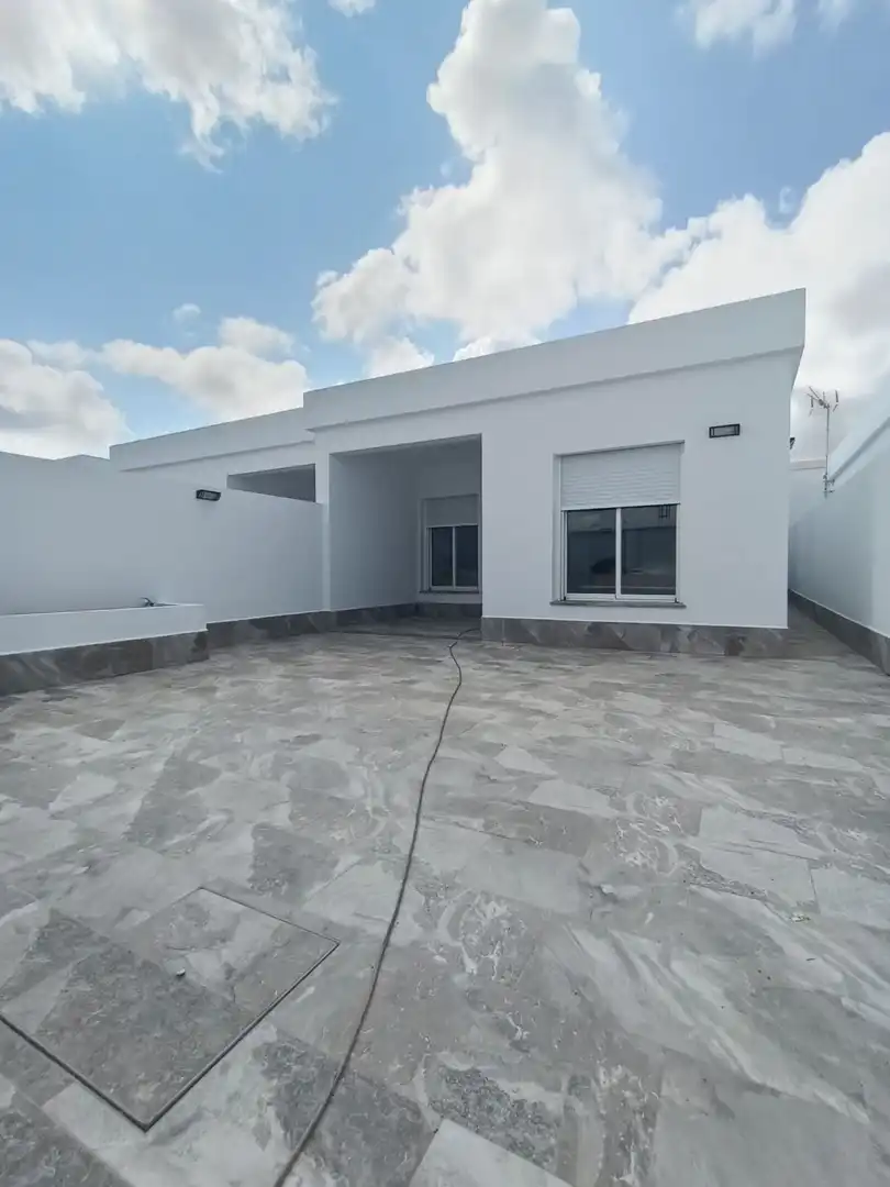 Vista exterior de Casa adosada de alquiler en Chiclana de la Frontera con Aire acondicionado, Calefacción y Terraza